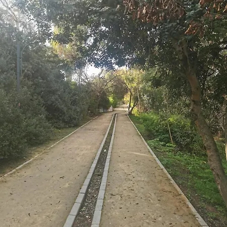 Cozy 2 Bdr Free Parking Wifi アパート