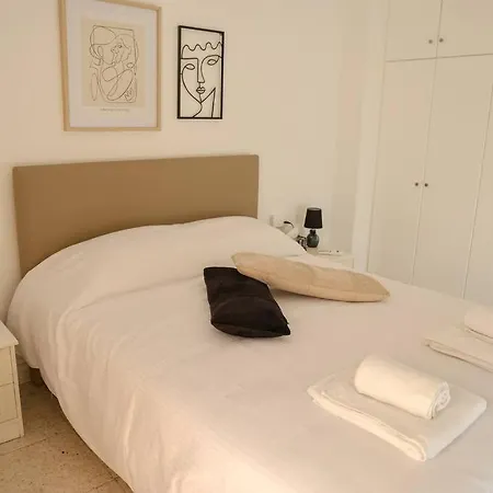 アパート Cozy 2 Bdr Free Parking Wifi ニコシア