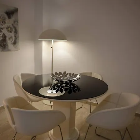 Cozy 2 Bdr Free Parking Wifi *