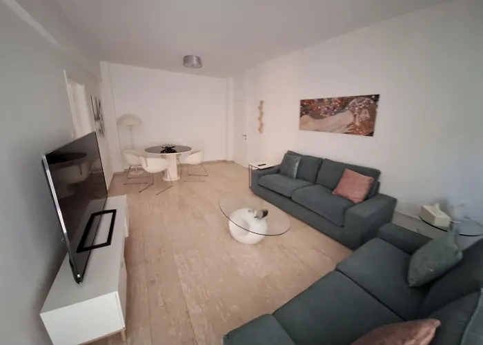 Cozy 2 Bdr Free Parking Wifi 公寓 *