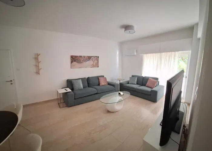 Cozy 2 Bdr Free Parking Wifi 公寓 尼科西亚