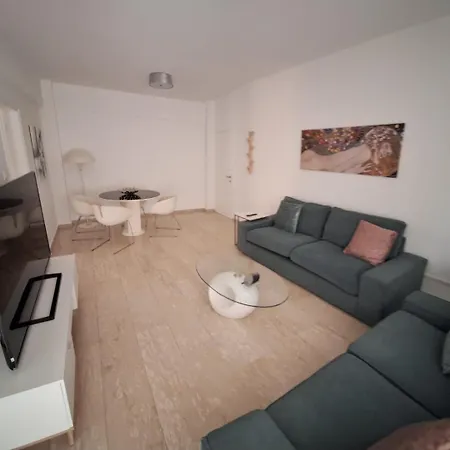 Cozy 2 Bdr Free Parking Wifi Апартаменти *